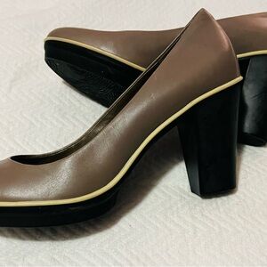 Elegant Camper Women's Grey Heels